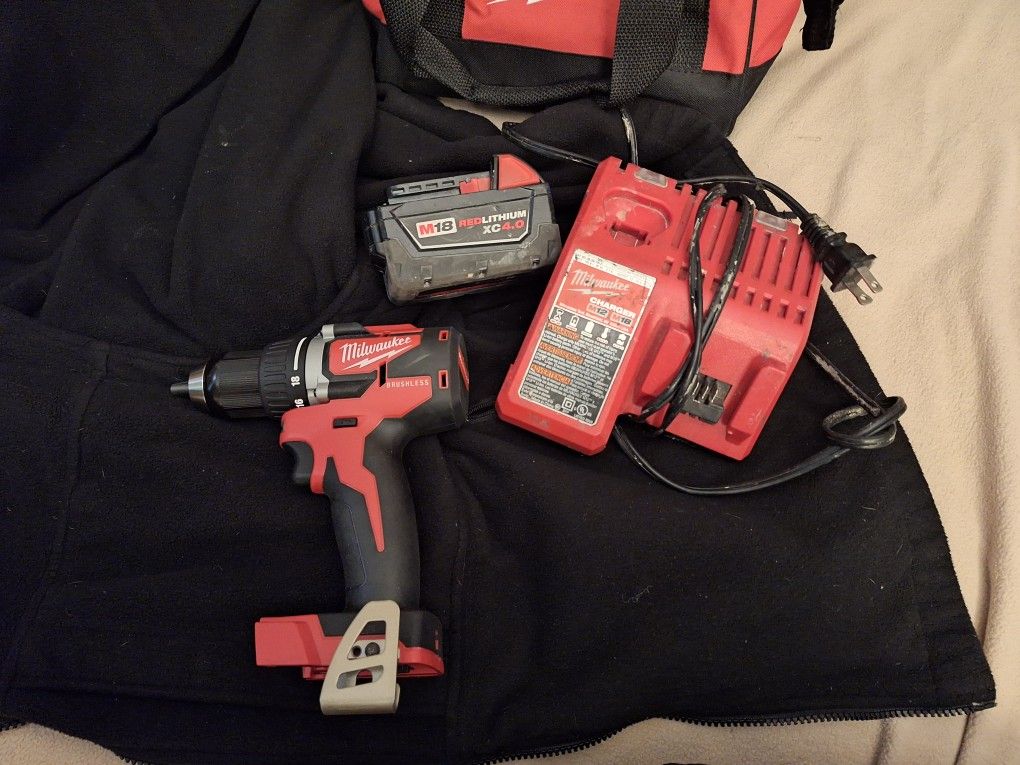 Milwaukee M18 BRUSHLESS 1/2" Drill/Driver W/xc4.0 Battery And Charger