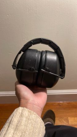 Noise Canceling Earmuffs 