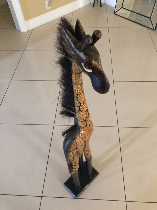 Pier 1 imports Giraffe decorative statue. for Sale in Los Angeles, CA