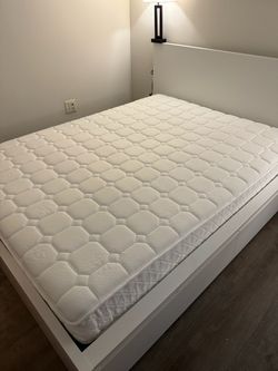 Queen Mattress Excellent Condition Less Than 5 Uses