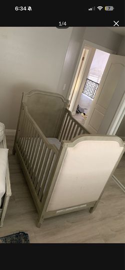 Baby crib. Great condition.