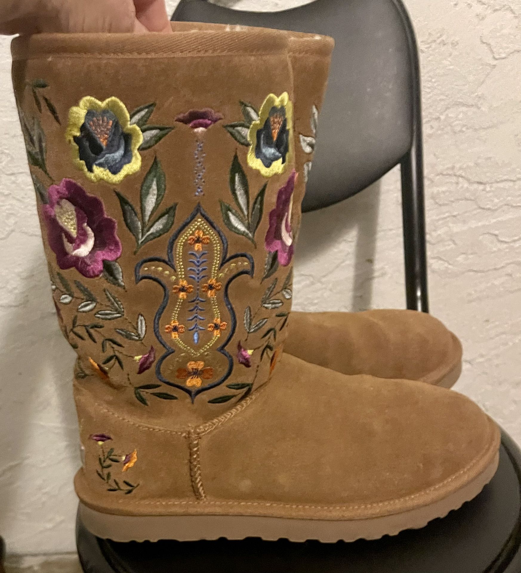 UGG Australia Women's Juliette Floral Embroidery Suede Chestnut Boot Women Size 7