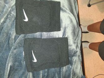 Knee pads for volleyball