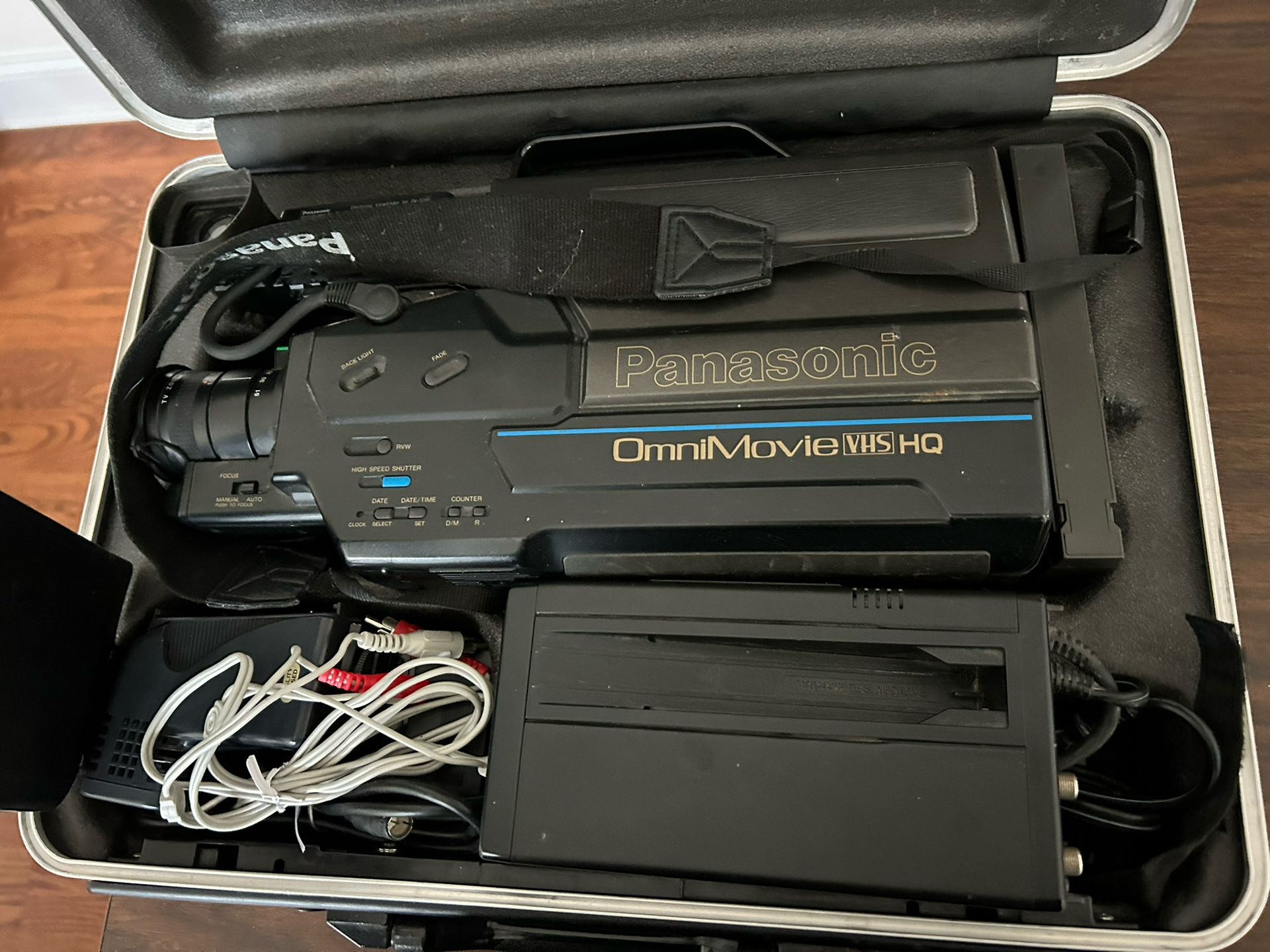 Vintage Panasonic Omnimovie Vhs Hq PV-320D Camcorder And Lots Of Accessories Untested