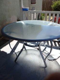Hampton bay umbrella table  (patio)
