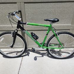 bike - Dimondback
wheel : 26"
frame : 20"
3x7 shift gear (need tuning)
$30