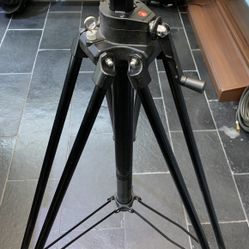Manfrotto Triman 028B Tripod