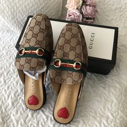 Close Toe Sandal Size 7 1/2