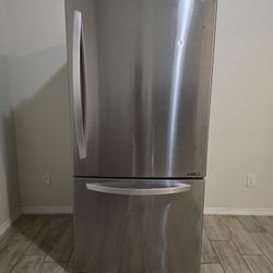 LG BOTTOM FREEZER REFRIGERATOR