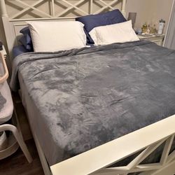 King-size mattress and box spring for sale, along with a 3-seat sofa.