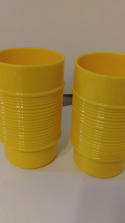 VINTAGE RUBBERMAID CUPS