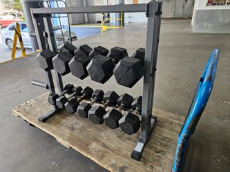 Free Gratis Rack-Buying this Rubber Hex Dumbbell SET- 320Pounds over. Miami33033. Delivery fee

Black rubber hex dumbbells with a two-tier steel stora