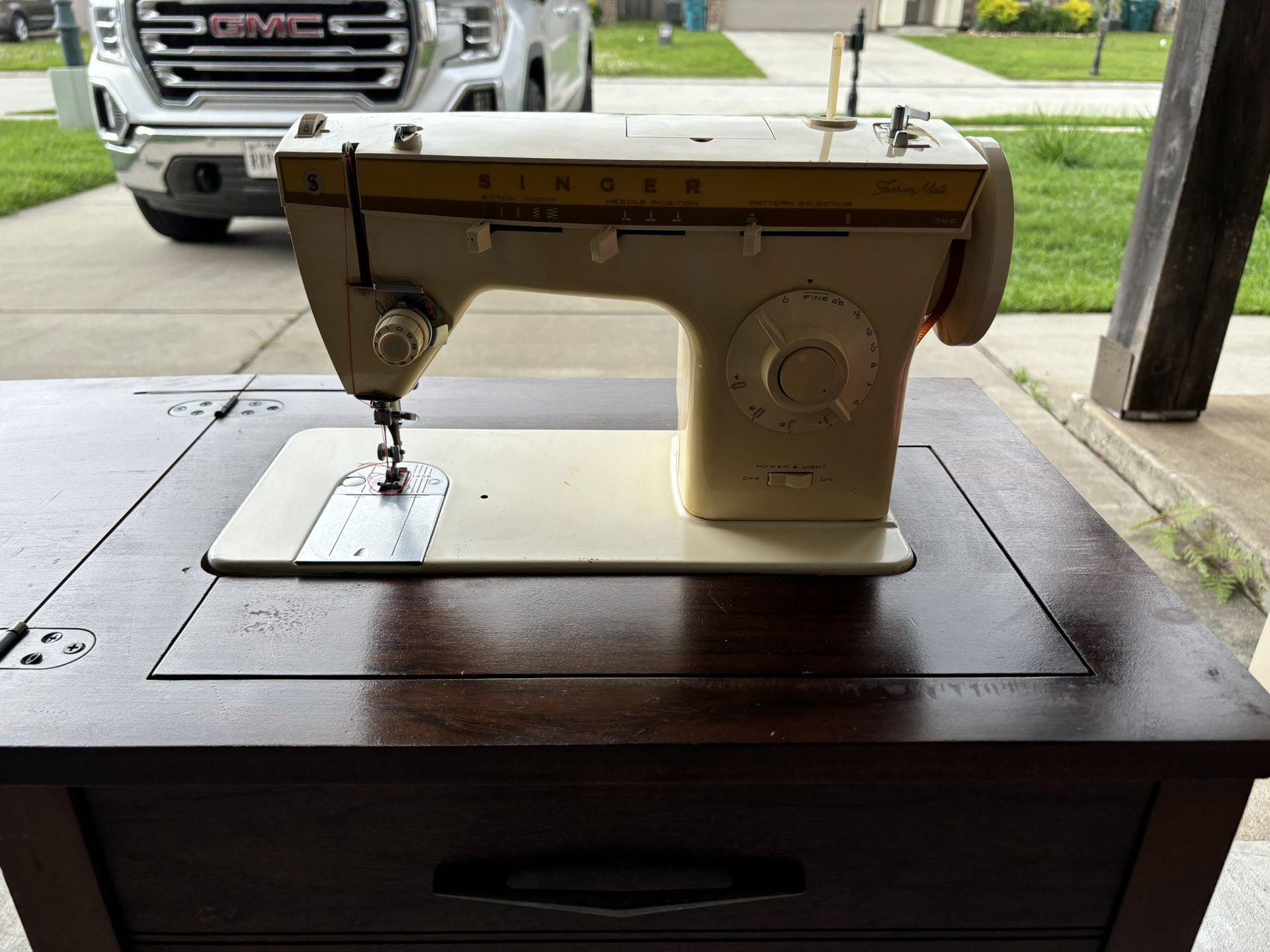 SINGER SEWING MACHINE 