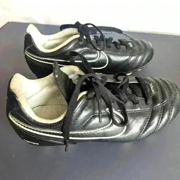 Nike TIEMPO LEGEND III SOCCER BOOT CLEATS - size 11.5 kids great condition