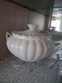 White Ceramic Soup Tureen with Lid
