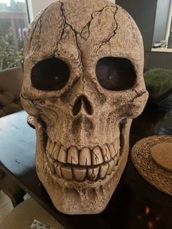 Extra Large Ceramic Halloween 🎃 Skeleton Head Eyes Lights Up