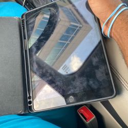 I Pad Dont Kno Passcode Code Selling For 60$