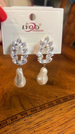 Crystal and Pearl Drop Earrings