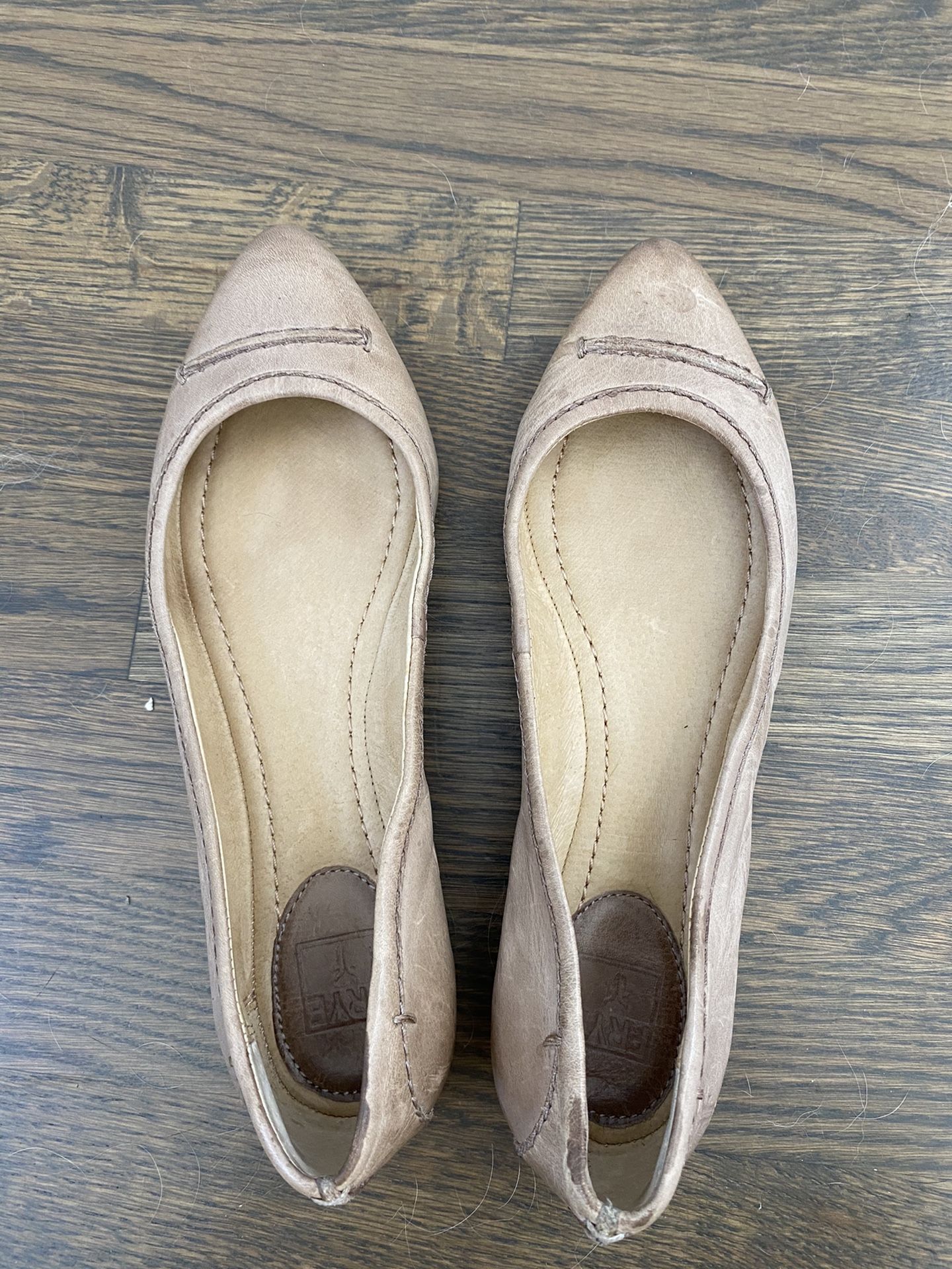 Frye Size 7 leather Flat