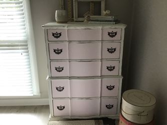Vintage Solid Wood Chalk Painted Chest of 5 Drawers Dresser