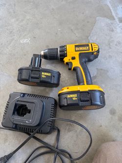 DEWALT DC720 with 2 18v Batteries And Charger
