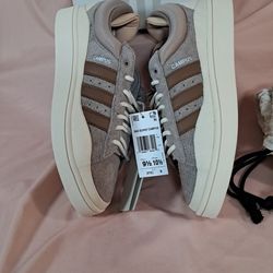 BAD BUNNY ADIDAS NIB SIZE 9 1/2 MENS AND 10 1/2 WOMENS.