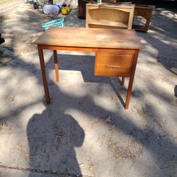 Small Lightweight Desk  39w X 24d X 29h 