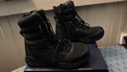 Reebok Dauntless Size 9.5 BRAND NEW! NEVER USED!