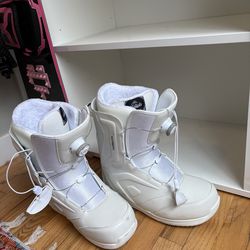 SNOWBOARD BOOTS