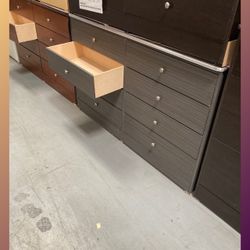 8 drawers dresser / Eight drawers dresser