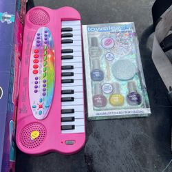 Nuevo.  Finley Girl.   