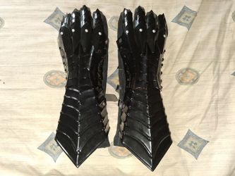 Black Knight Metal Gauntlets