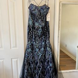 Beautiful Prom Gown / Dress - Size 18