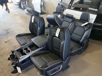 2026 ram Laramie seats plus console