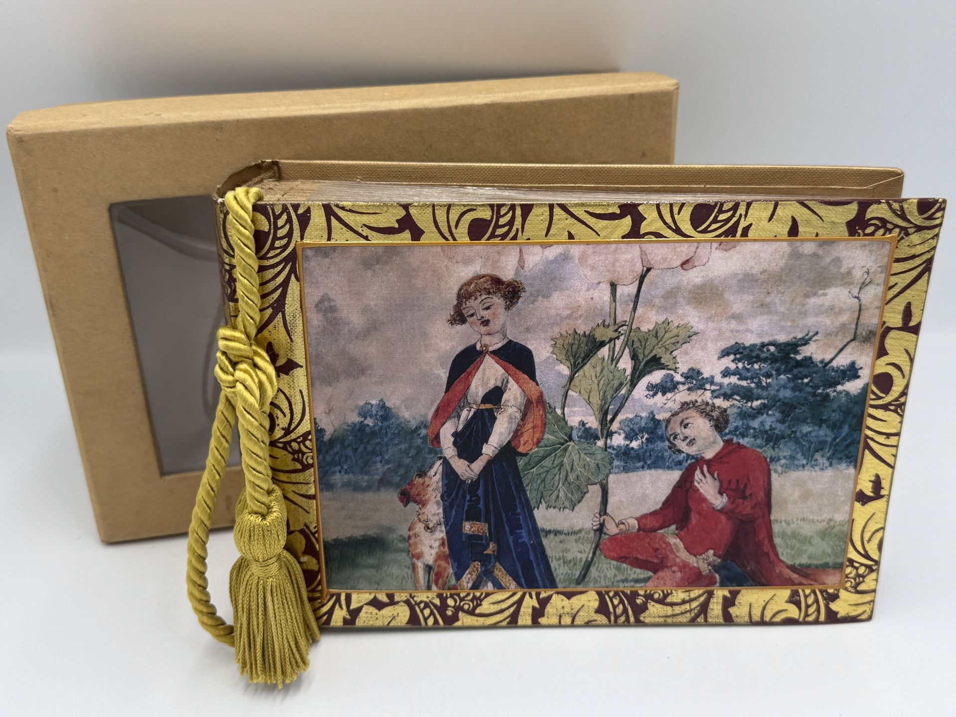 Terra Traditions Photo Album 100 5x7 Medieval Couple