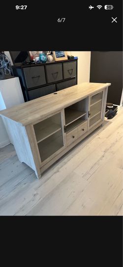 TV Stand - Entertainment Center - lots of storage ( excellent condition )