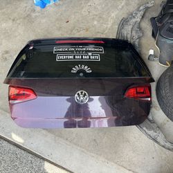 Golf GTI Mk7 the trunk lid is white
