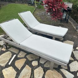 Outdoor Lounge Chairs