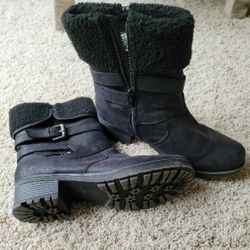 Womens Boots 10 Wide $8