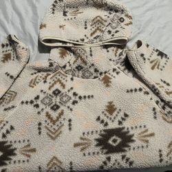 Women’s Patterned Fleece Pull Over Hoodie. Size XL