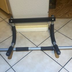 Adjustable Pull-Up Bar 🏋️‍♂️