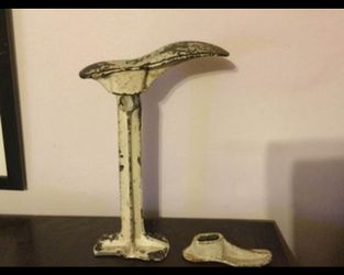 3 Piece Antique Casts Iron Cobbler Shoe Form With Stand And Two Shoe Molds
