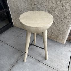 Pedestal Table 