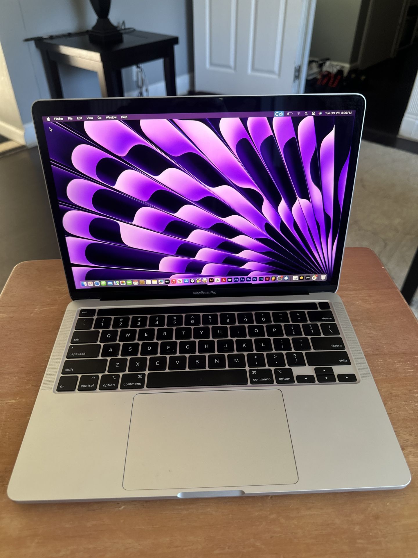 APPLE MACBOOK PRO 13” TOUCHBAR INTEL CORE i7 16GB RAM 500GB SSD! MACOS SEQUOIA 15.6 2025 PROGRAMS!