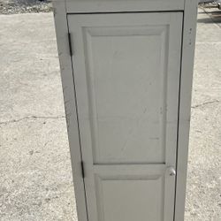 BARGAIN! $30 Tall White Storage Cabinet / Linen Tower
