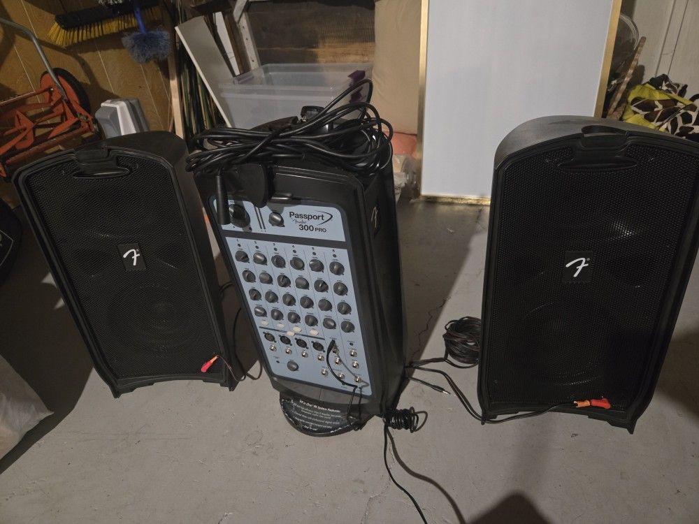 Fender Passport 300 Pro Portable PA Speaker System