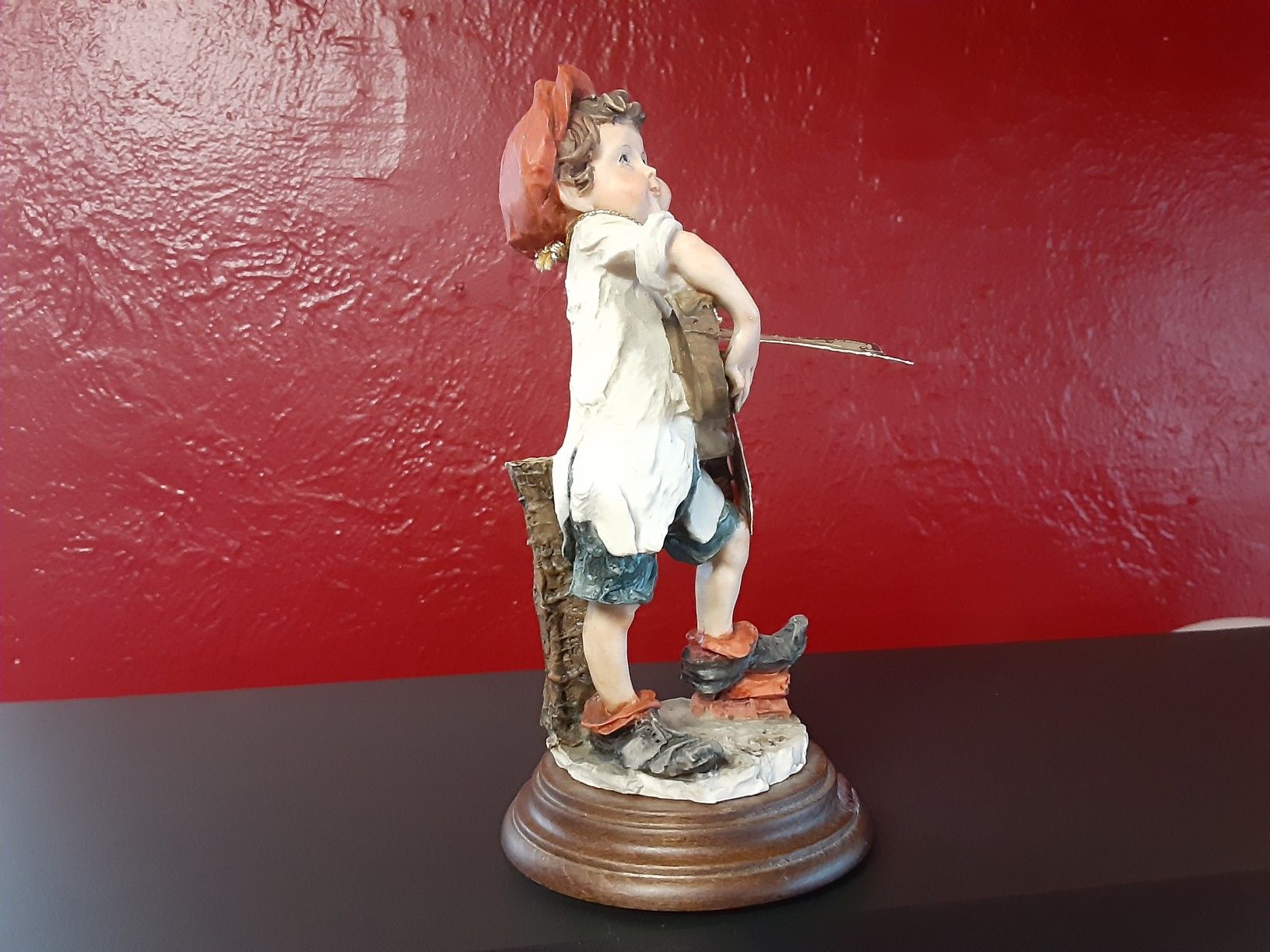 Gorgeous Looking Figurines Excellent condition With Paper WORK With It