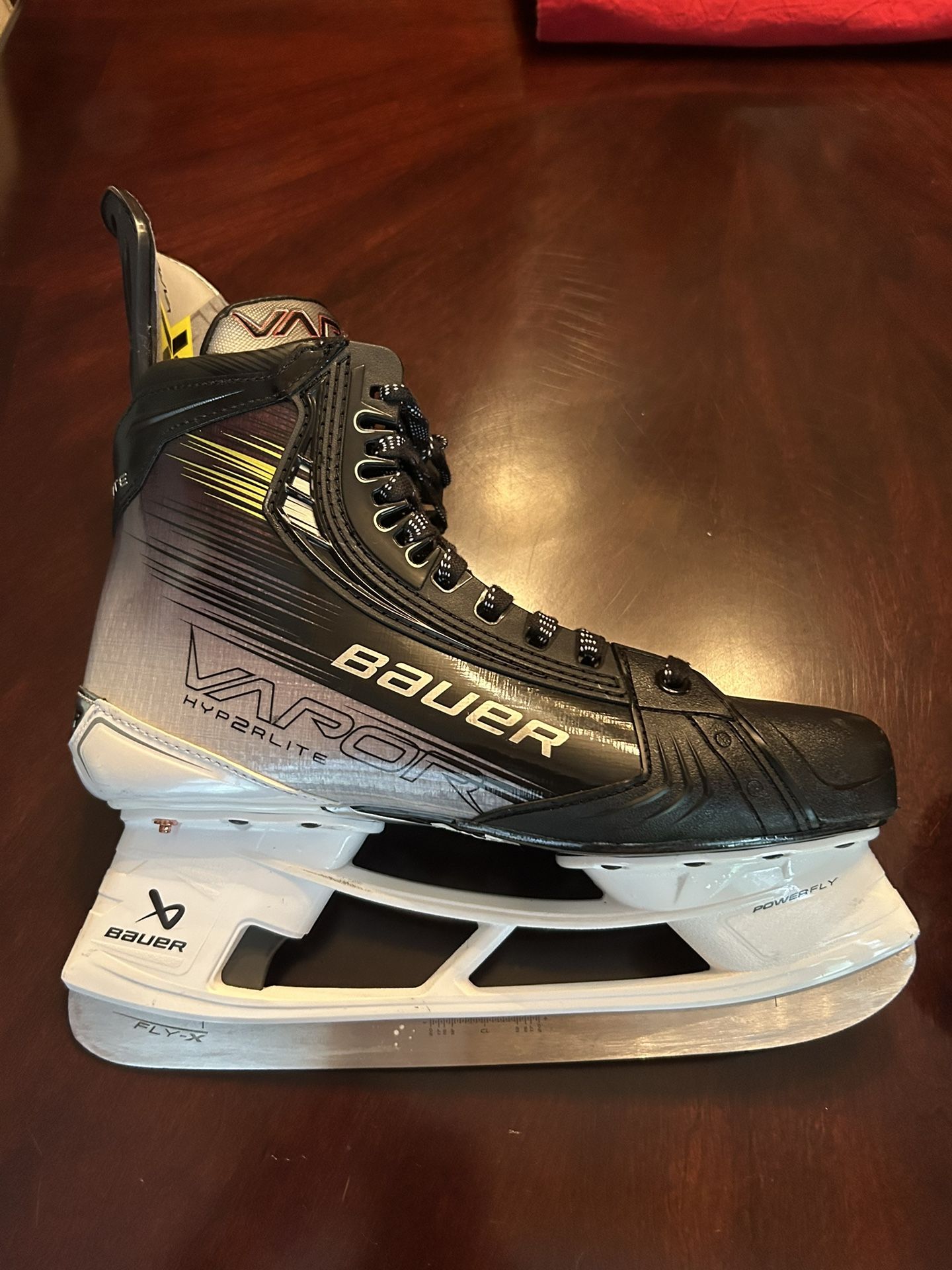bauer vapor hyperlite 2 size 10 fit 2 Ice Hockey Skates