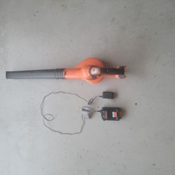 Black & Decker Lower In Great Condition He Comes With Battery And Charger