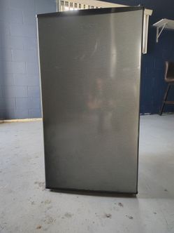 Mini refrigerator